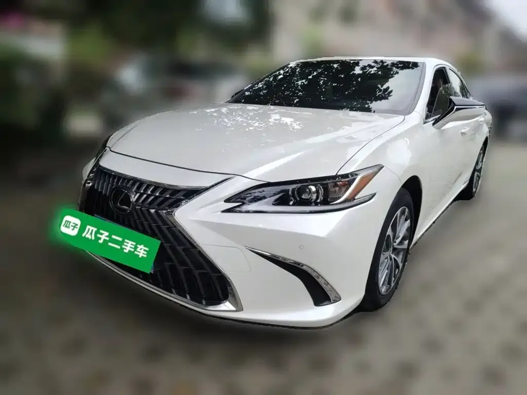 Lexus ES — фото 1