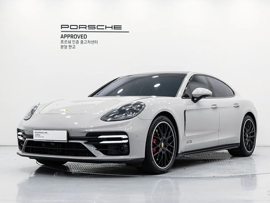 Porsche Panamera — фото 1