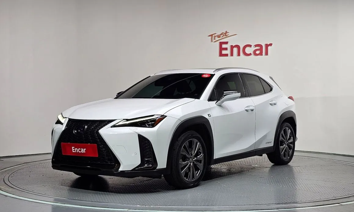 Lexus UX — фото 1