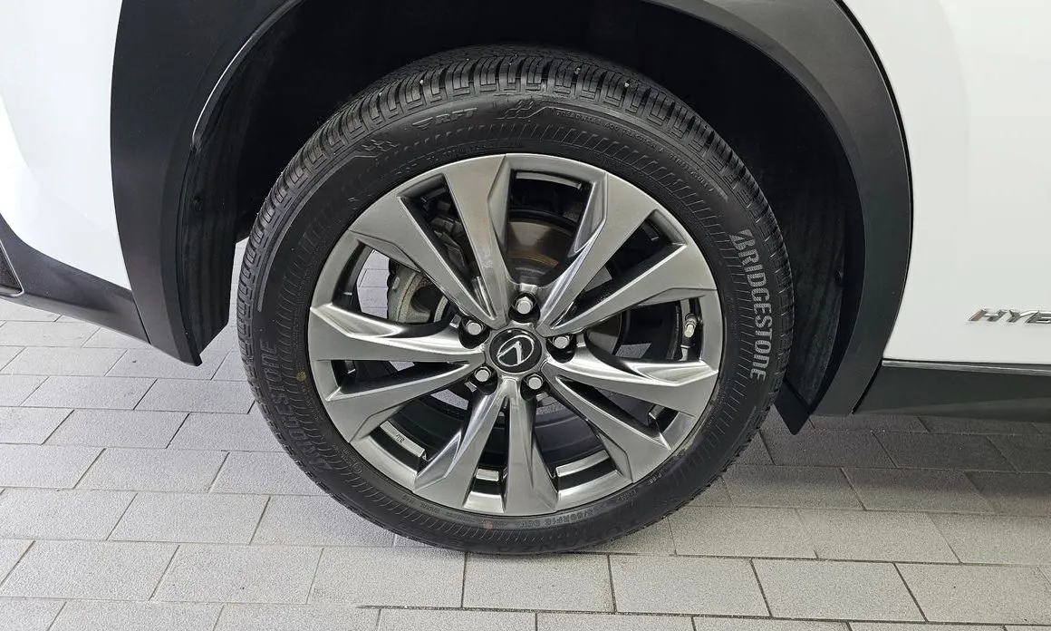 Lexus UX — фото 10