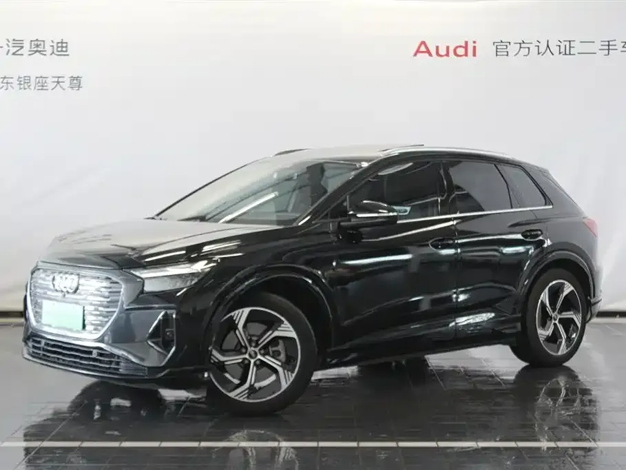 Audi Q4 e-tron — фото 1
