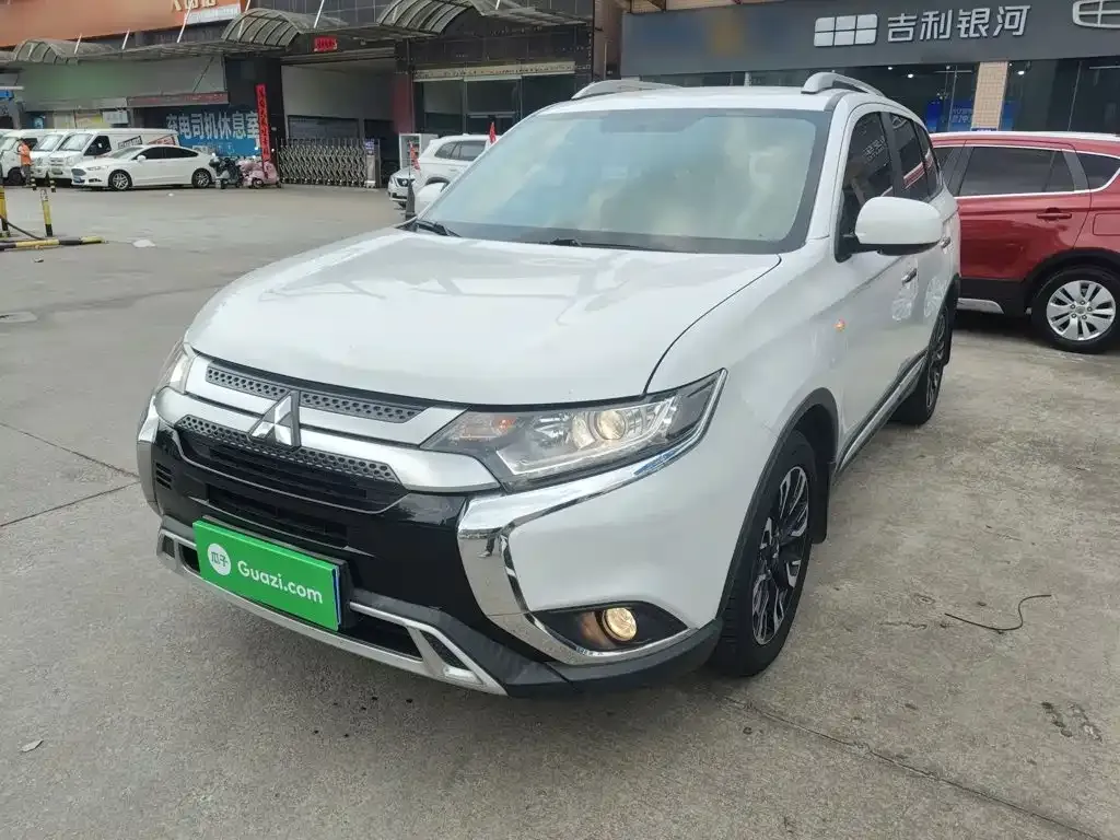 Mitsubishi Outlander — фото 6