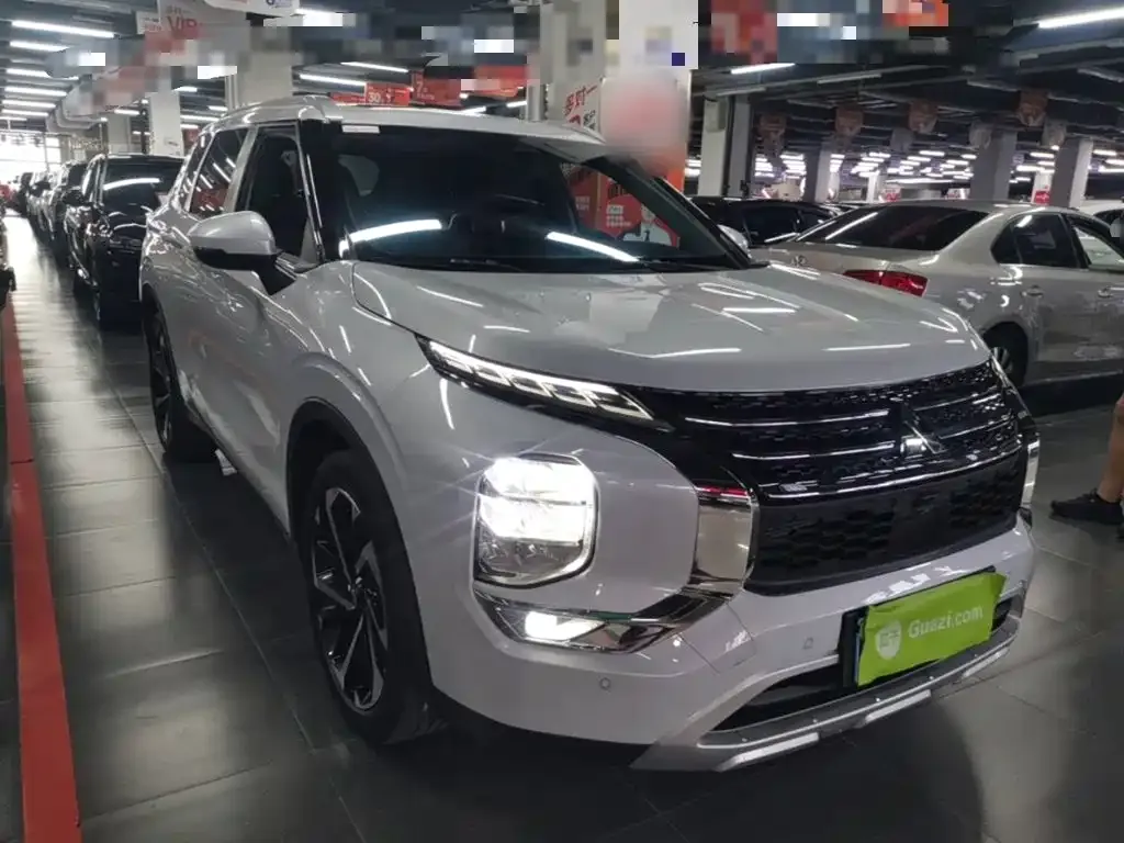 Mitsubishi Outlander — фото 10