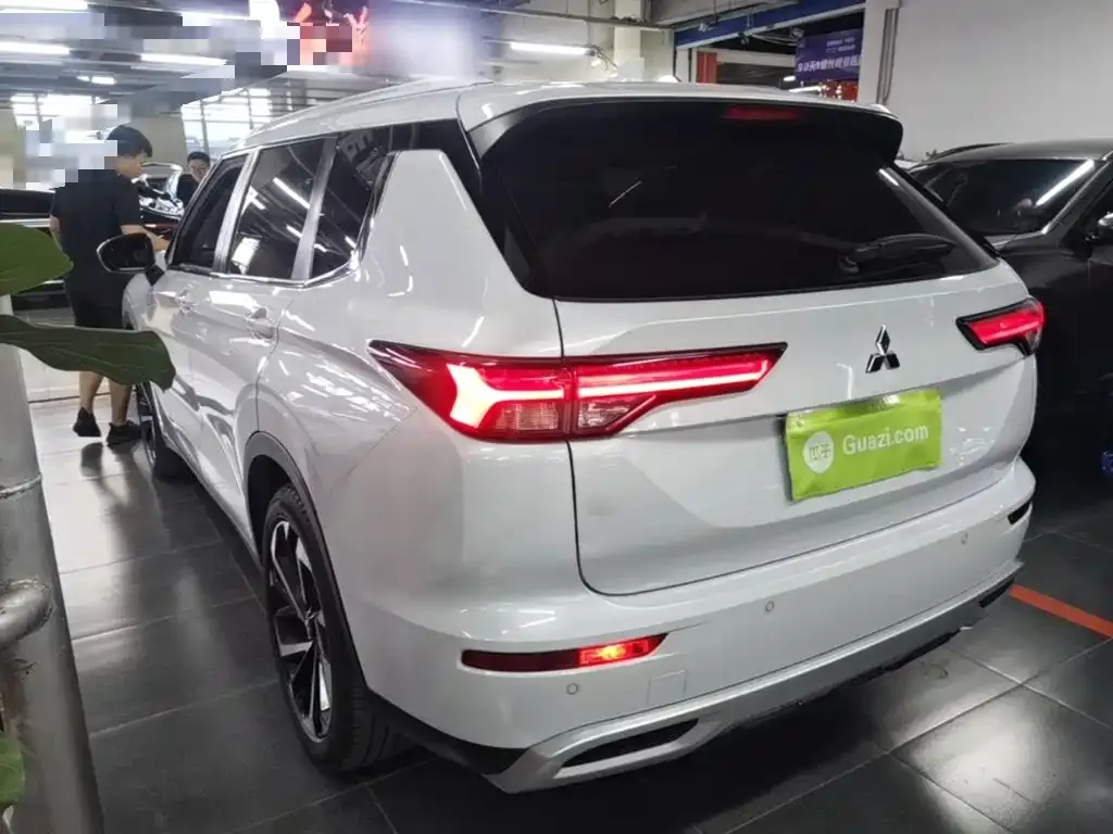 Mitsubishi Outlander — фото 8