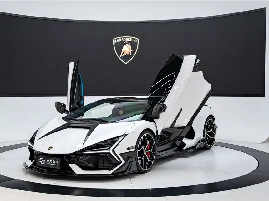 Lamborghini Revuelto — фото 1