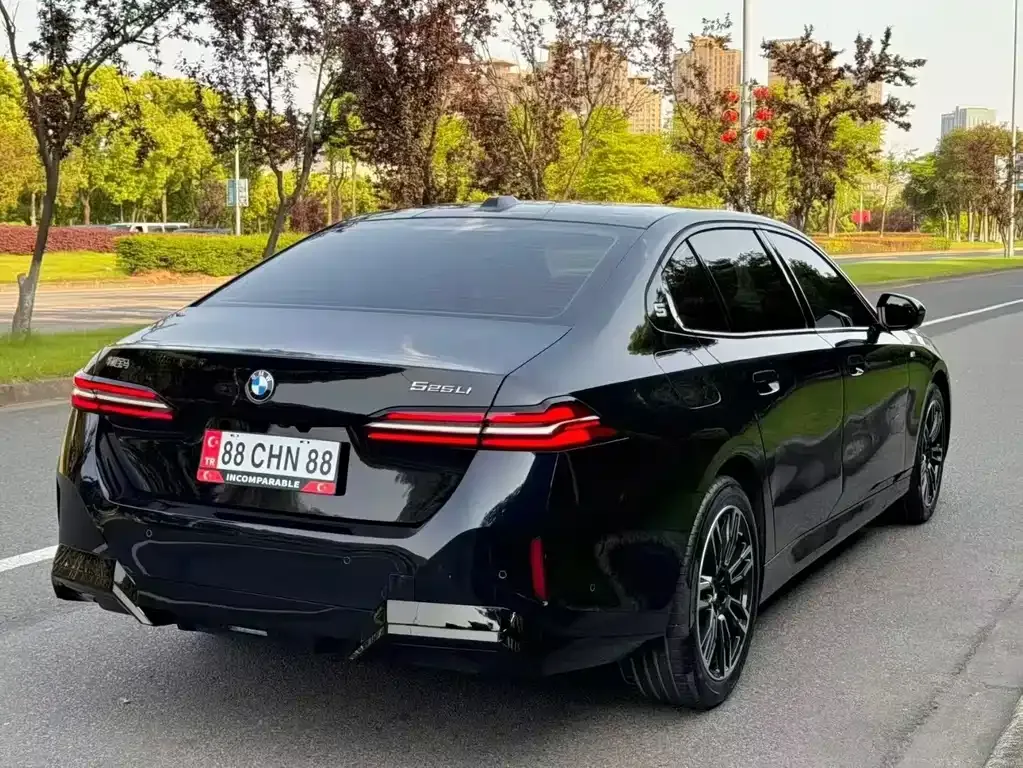 BMW 5 Series — фото 4