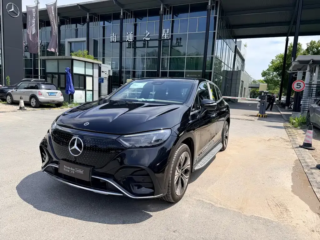 Mercedes-Benz EQE SUV — фото 1