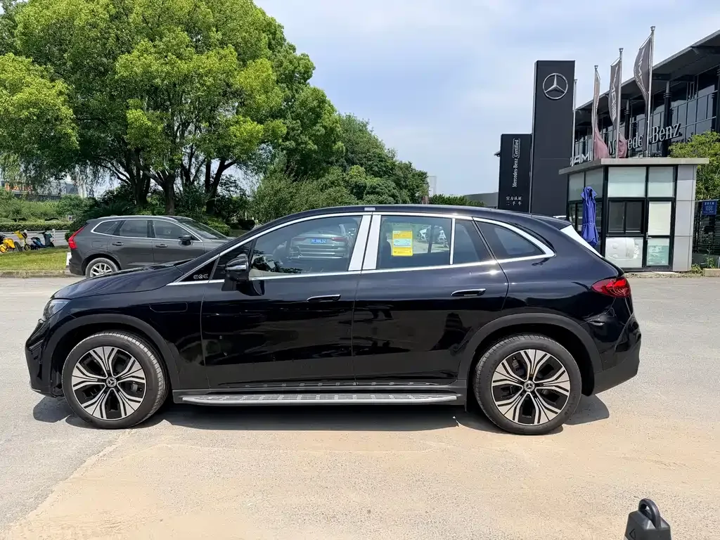 Mercedes-Benz EQE SUV — фото 10