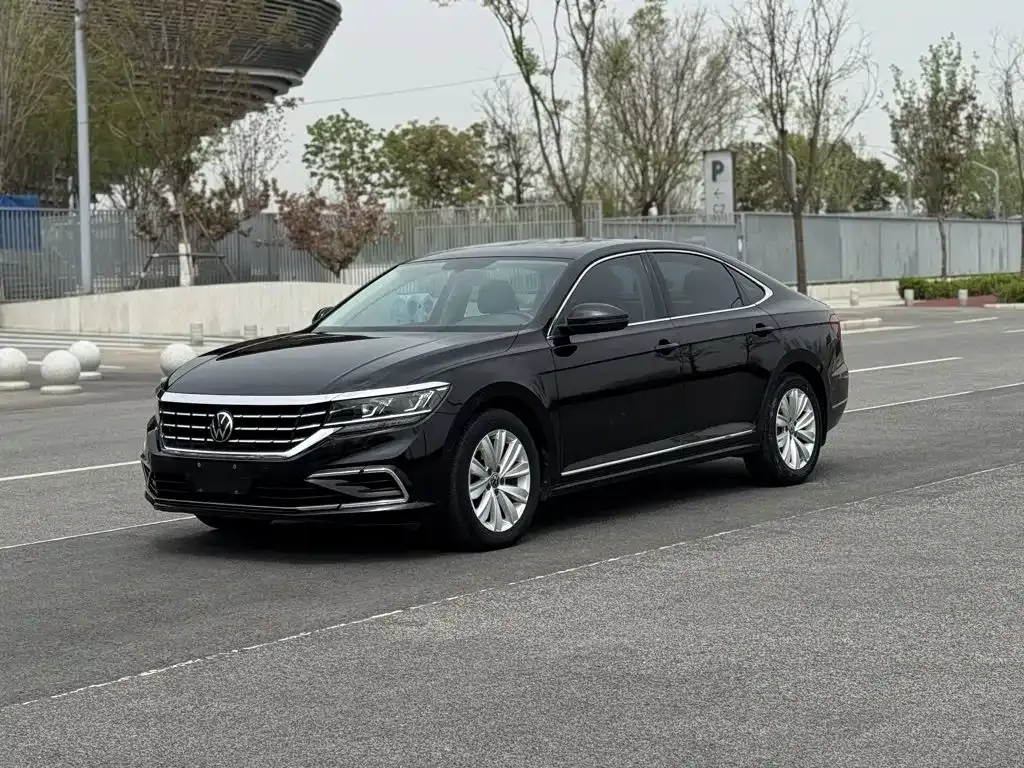 Volkswagen Passat — фото 1