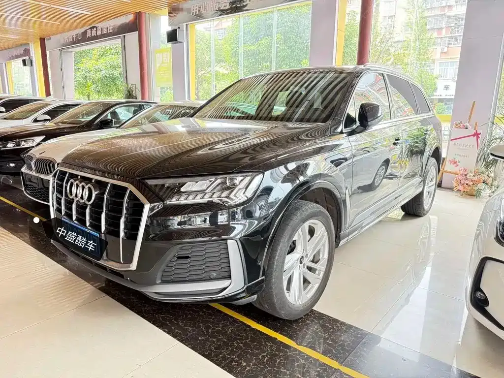 Audi Q7 — фото 1