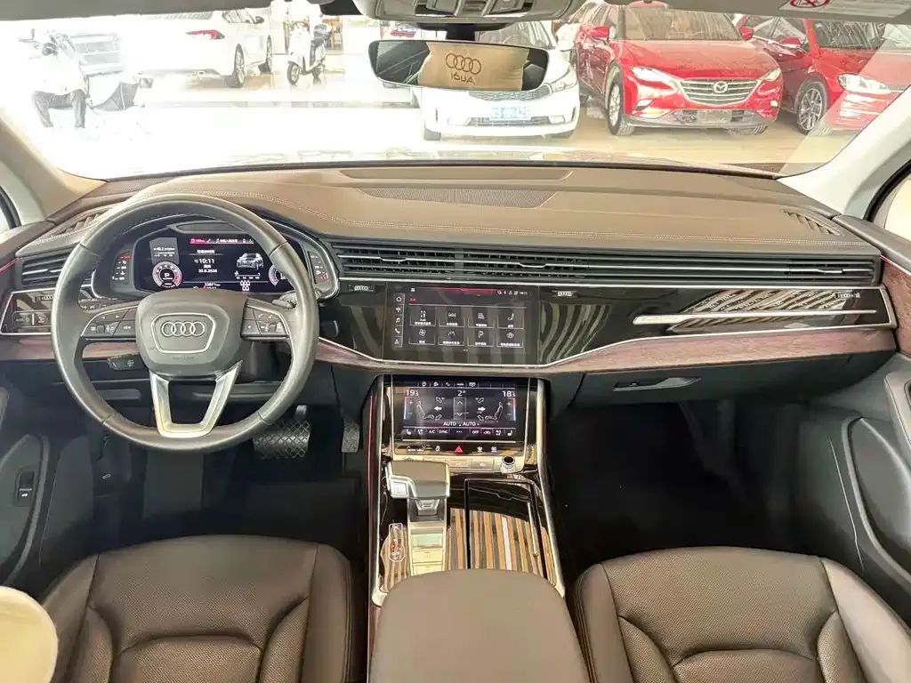Audi Q7 — фото 7