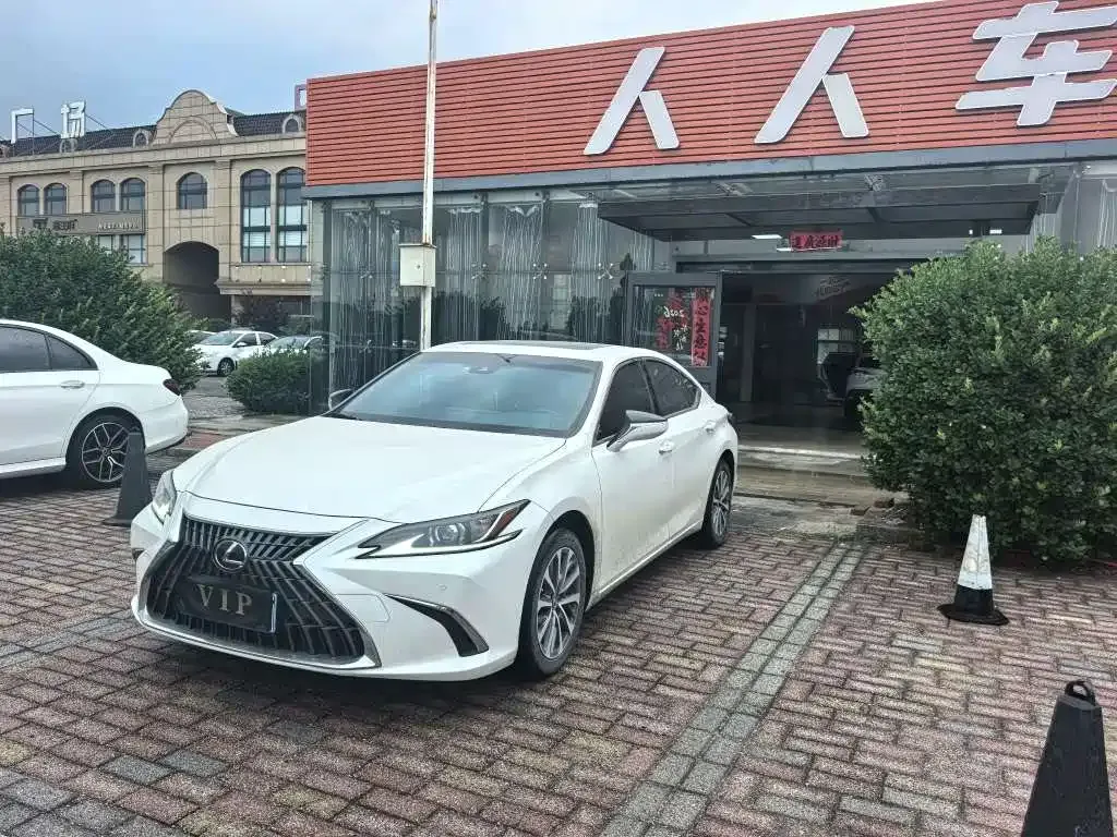 Lexus ES — фото 1
