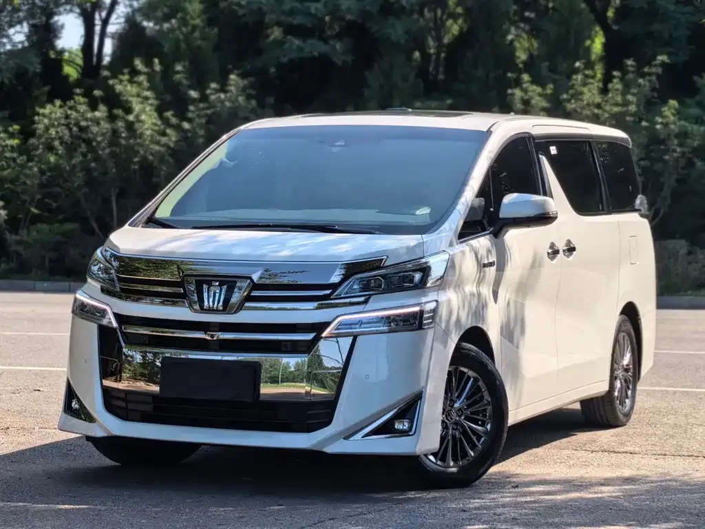 Toyota Vellfire — фото 1