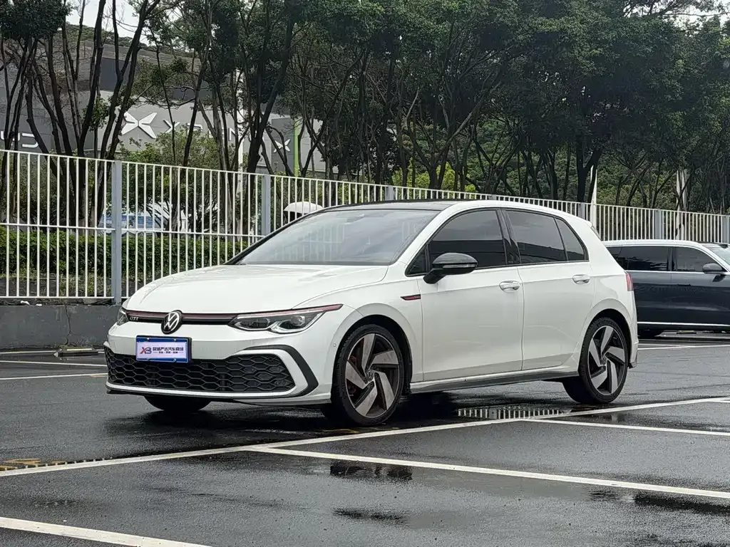 Volkswagen Golf GTI — фото 1