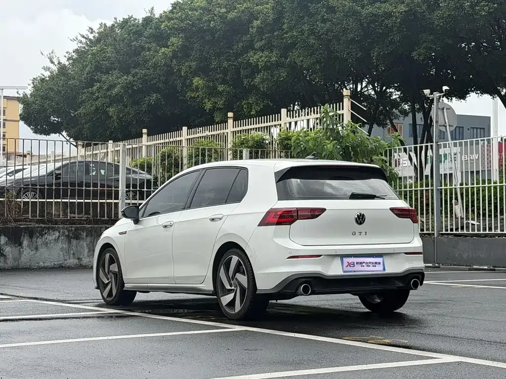 Volkswagen Golf GTI — фото 9