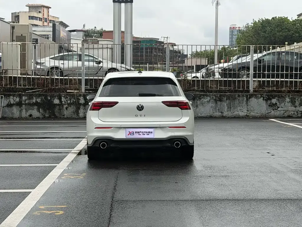 Volkswagen Golf GTI — фото 10
