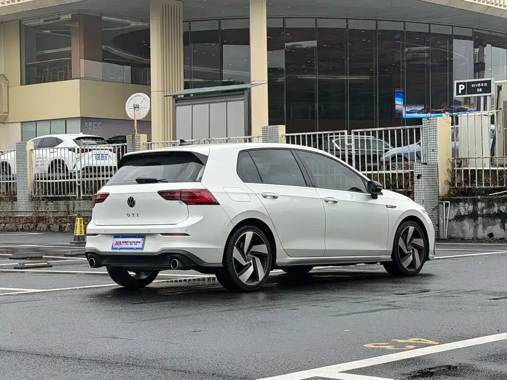 Volkswagen Golf GTI — фото 5