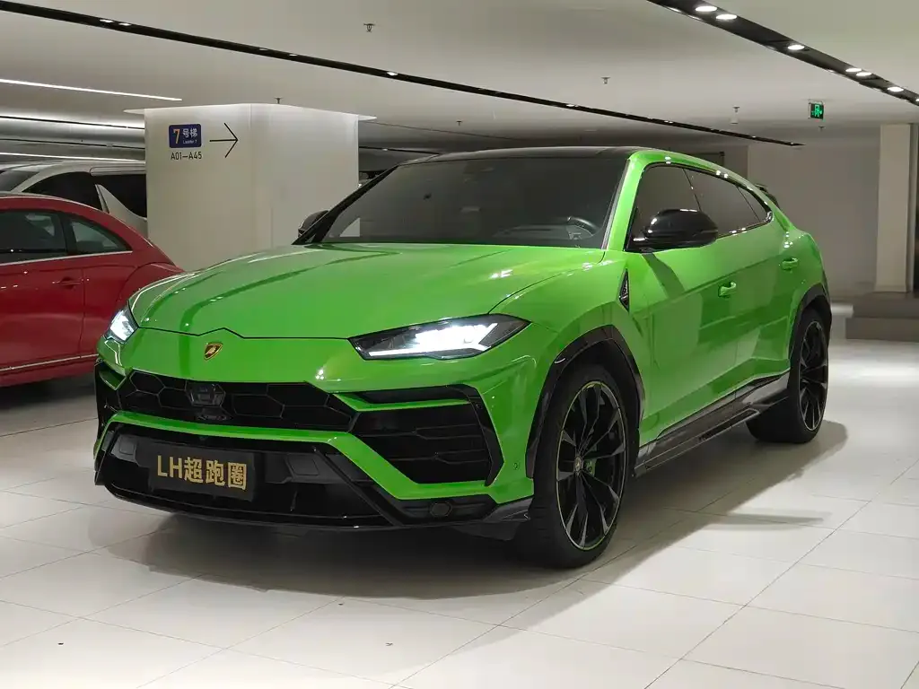 Lamborghini Urus — фото 1