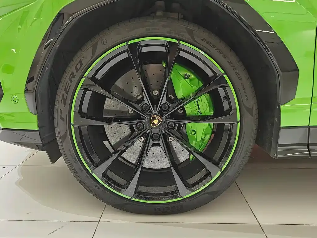 Lamborghini Urus — фото 10