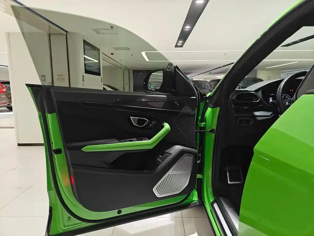 Lamborghini Urus — фото 2