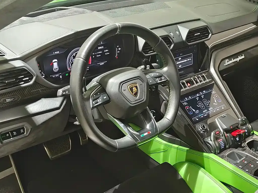 Lamborghini Urus — фото 8