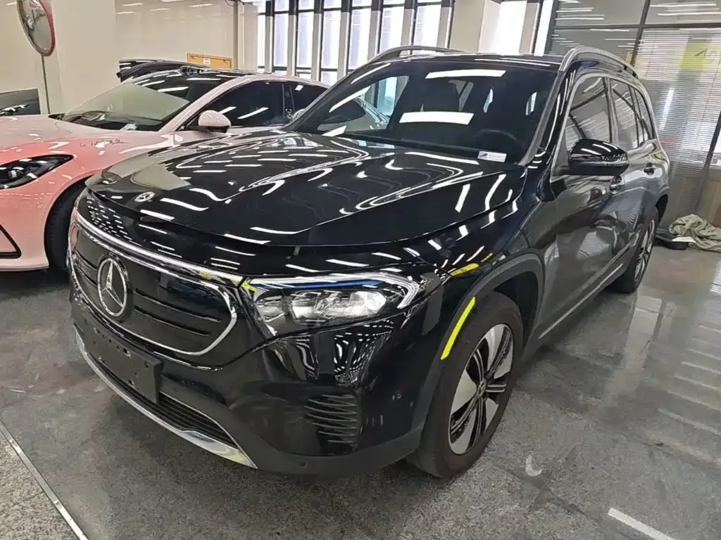Mercedes-Benz EQB — фото 1