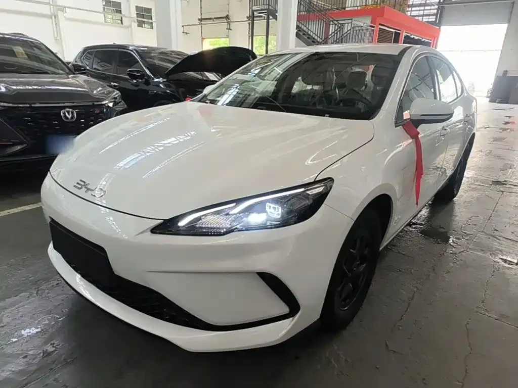BYD Seal 05 DM-i — фото 9
