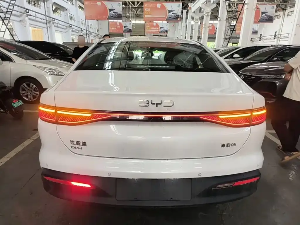 BYD Seal 05 DM-i — фото 10