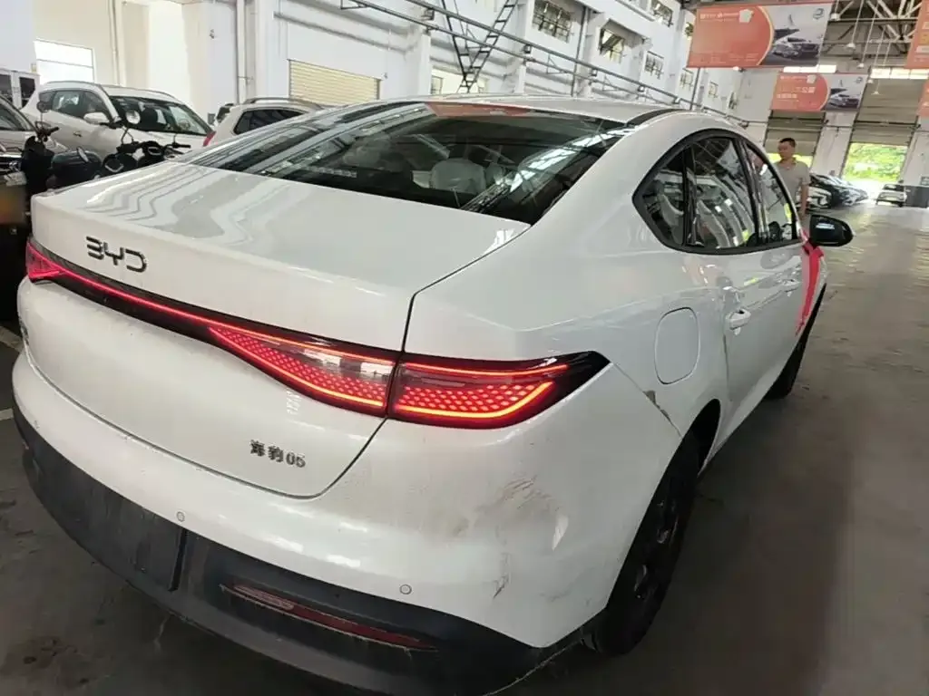 BYD Seal 05 DM-i — фото 8