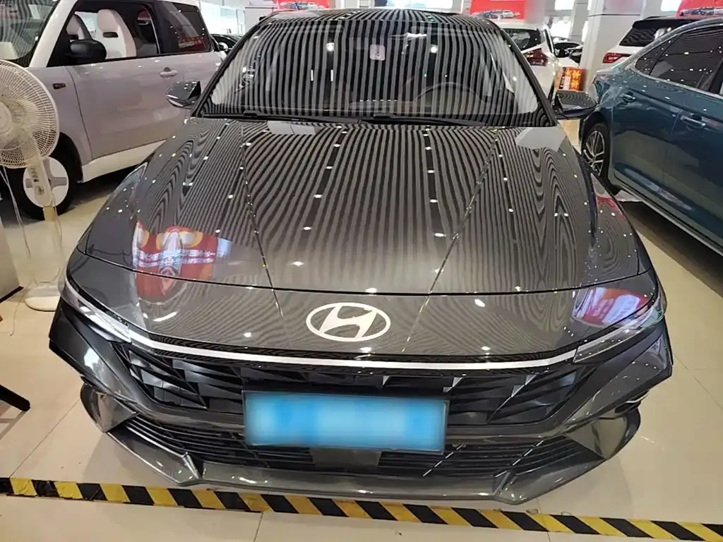 Hyundai Elantra — фото 3