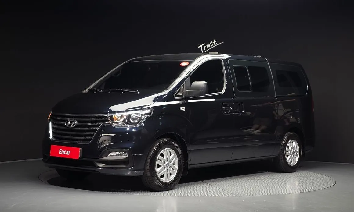 Hyundai Starex — фото 1