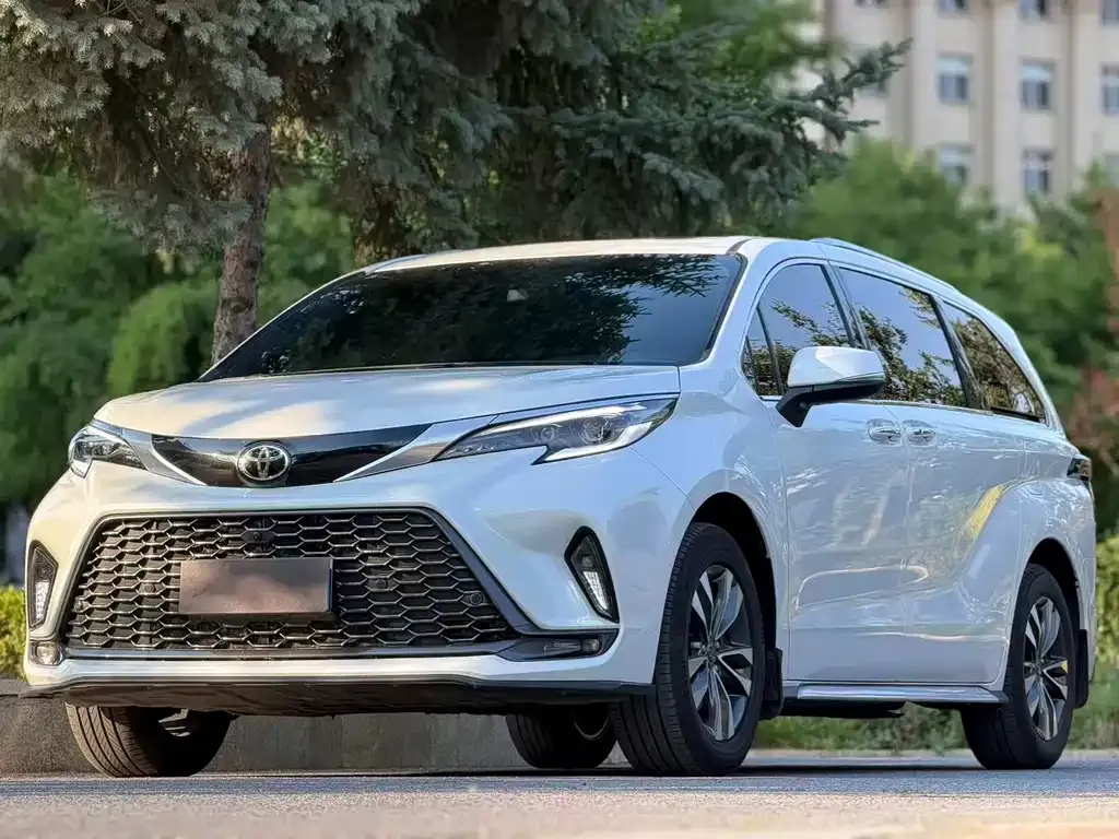 Toyota Granvia — фото 1