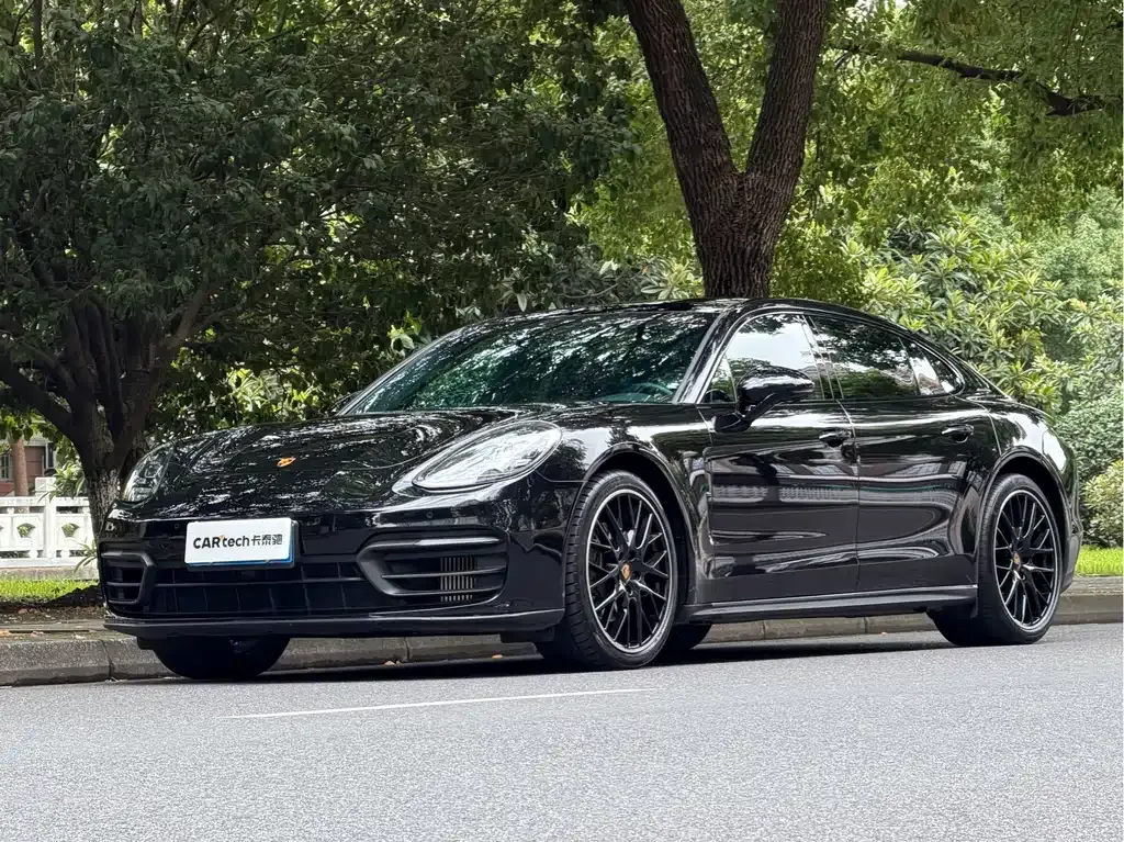 Porsche Panamera — фото 1