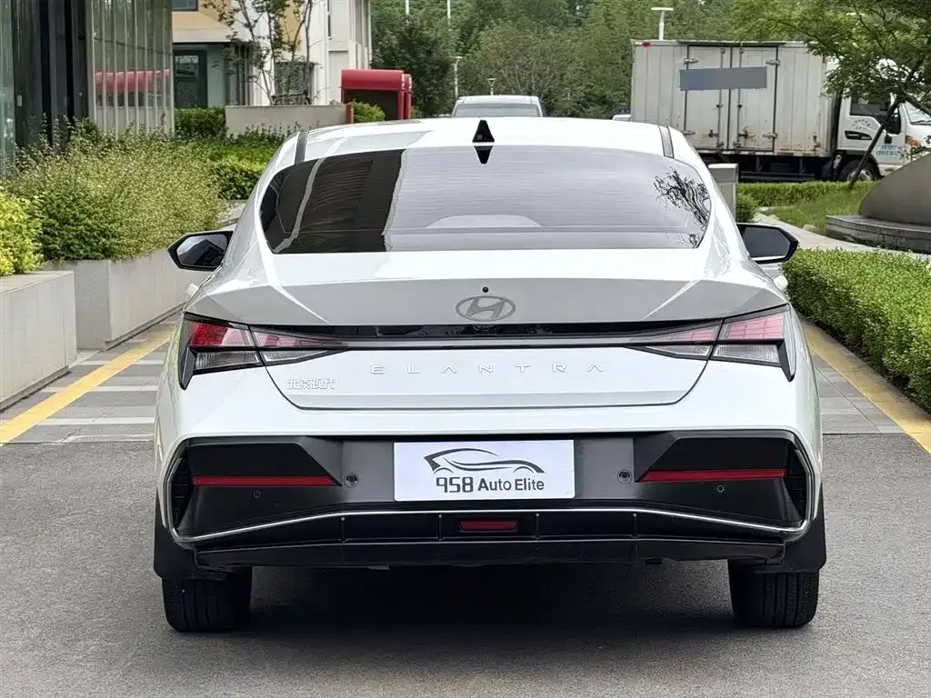 Hyundai Elantra — фото 2
