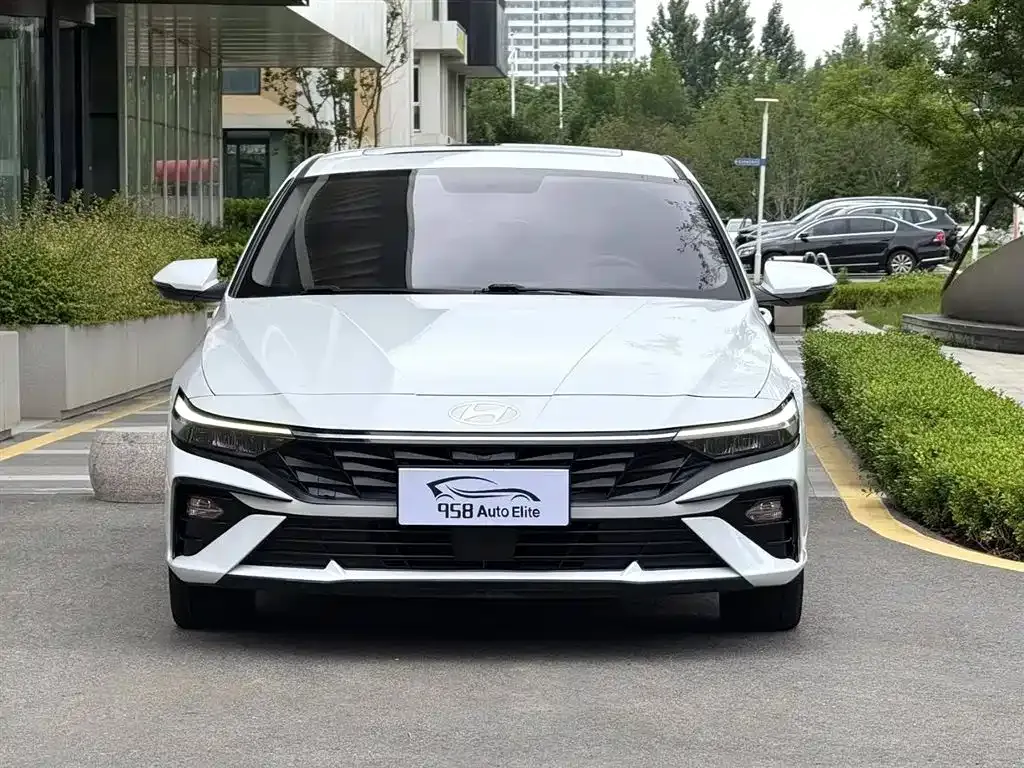 Hyundai Elantra — фото 4