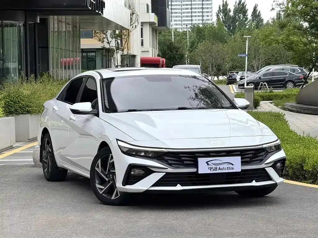 Hyundai Elantra — фото 7