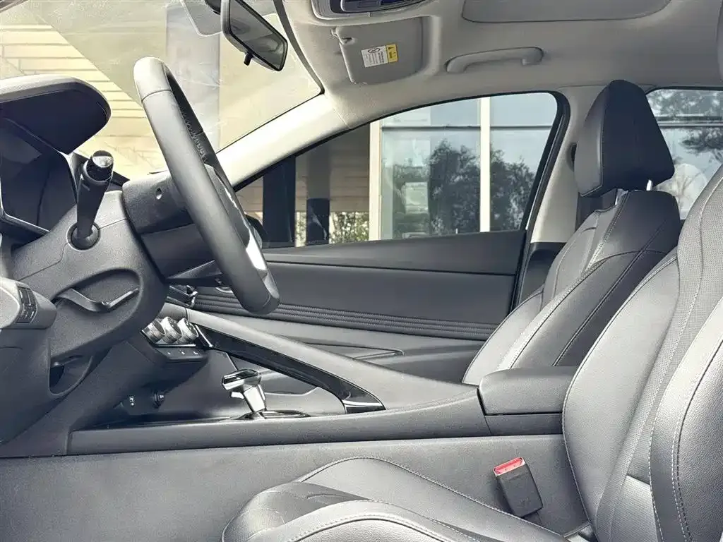 Hyundai Elantra — фото 3