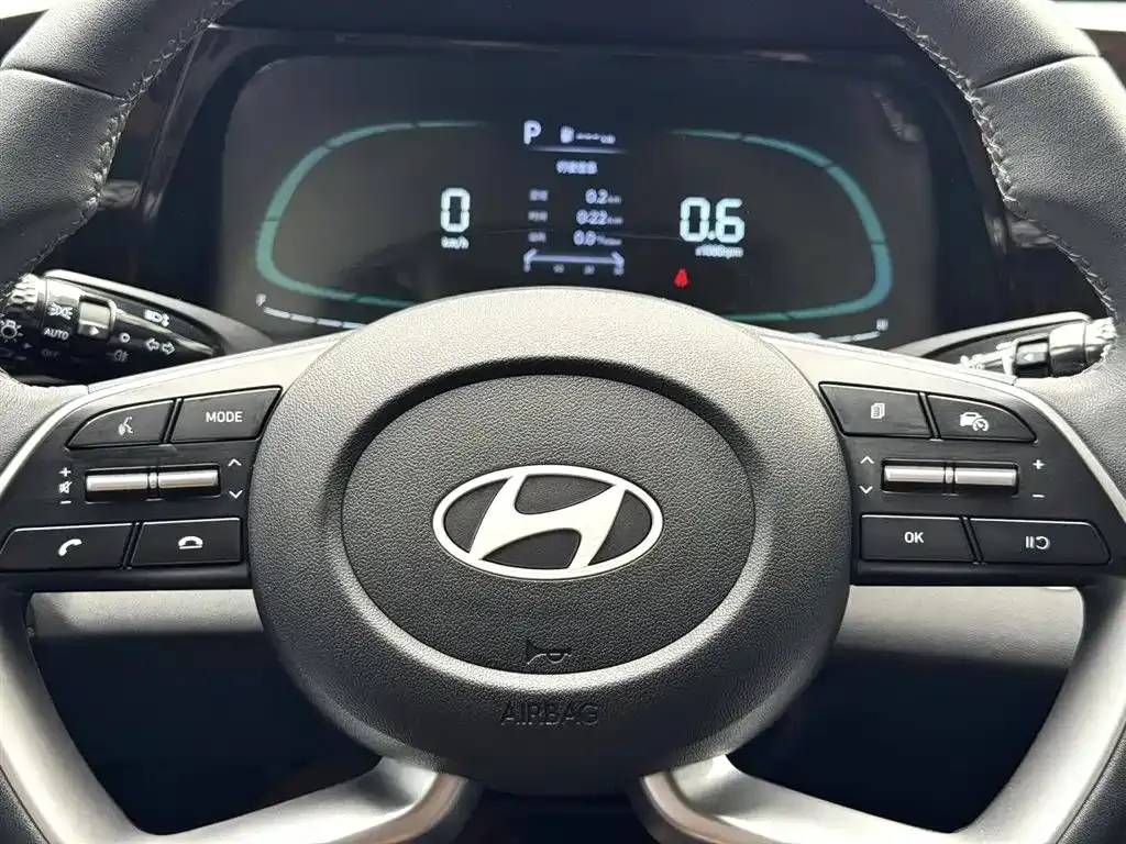 Hyundai Elantra — фото 10