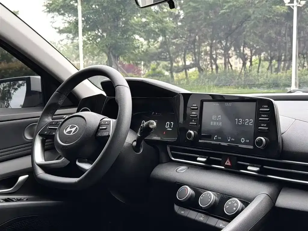 Hyundai Elantra — фото 9