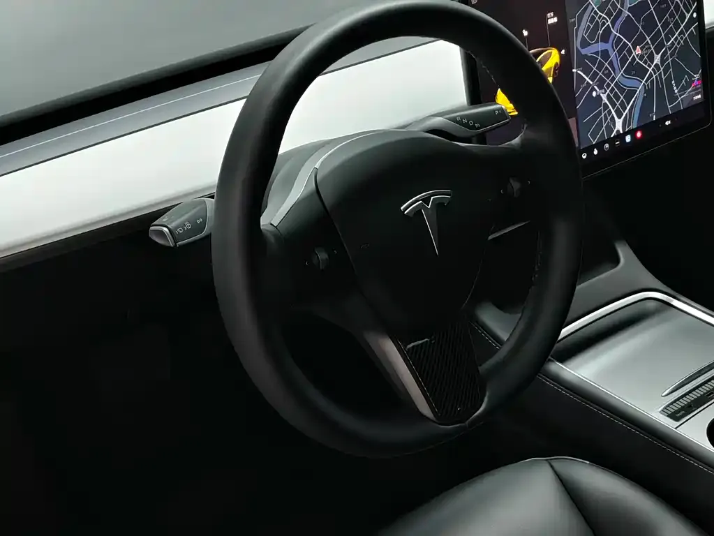 Tesla Model 3 — фото 2