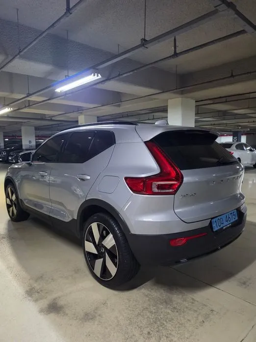 Volvo XC40 — фото 8