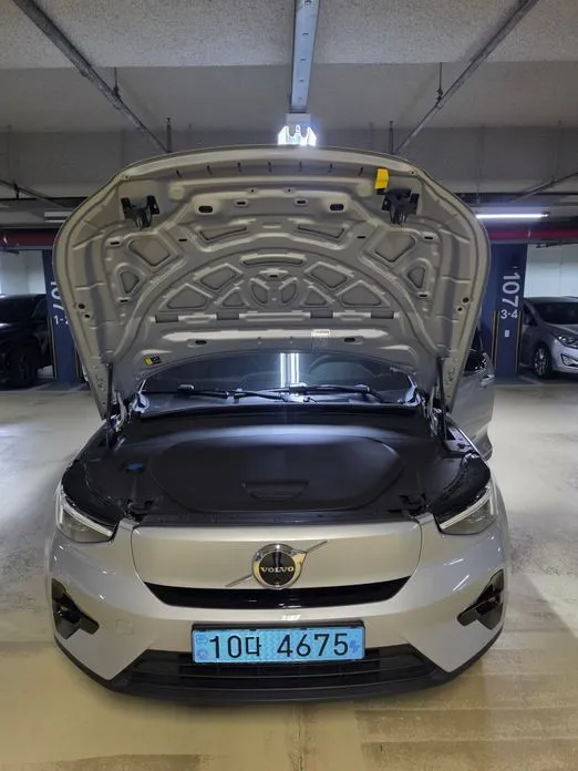 Volvo XC40 — фото 10