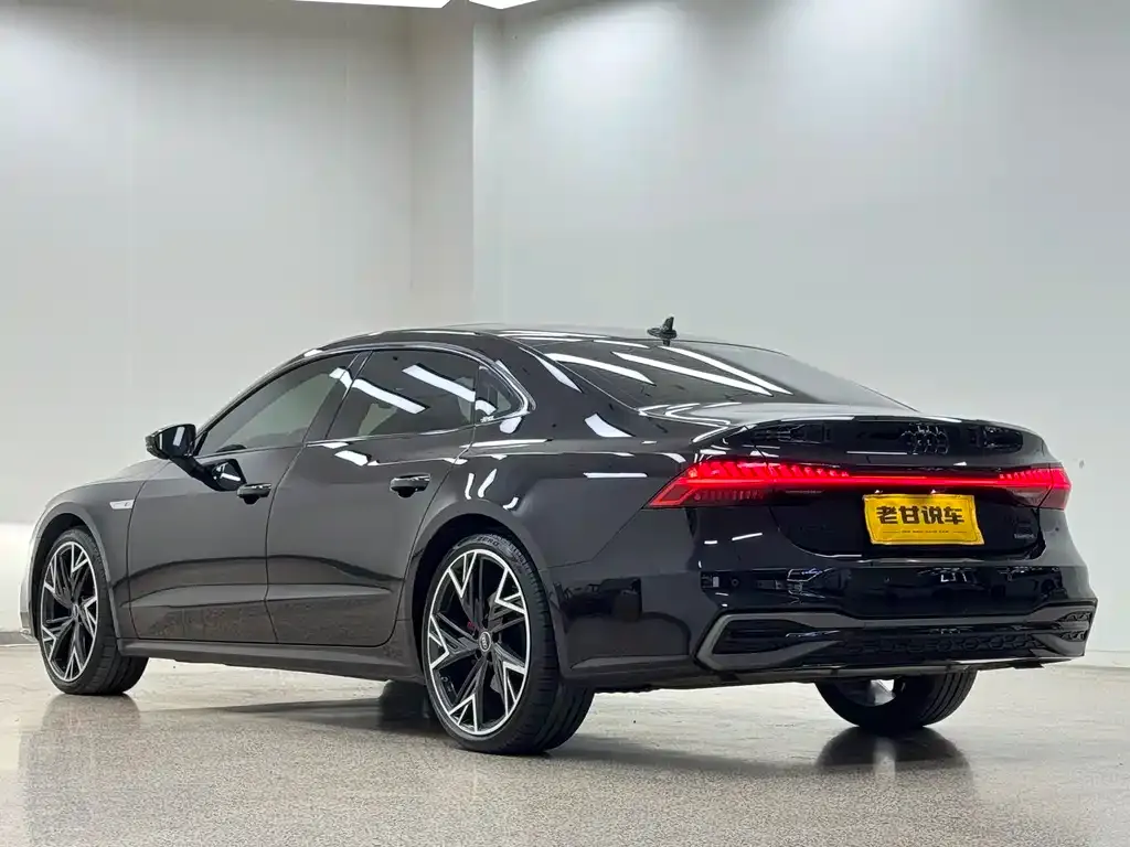 Audi A7L — фото 5