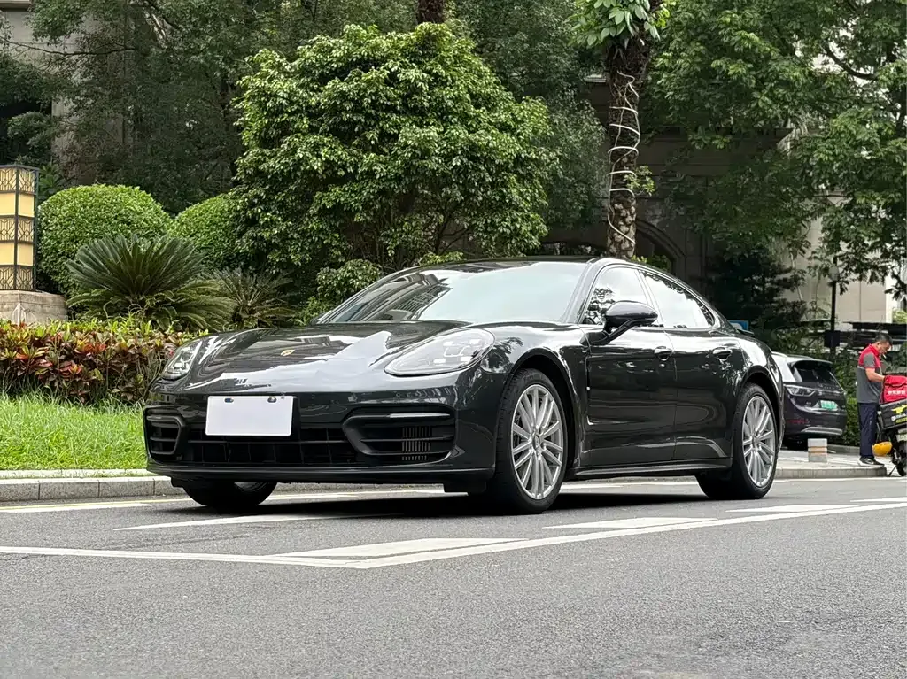 Porsche Panamera — фото 1