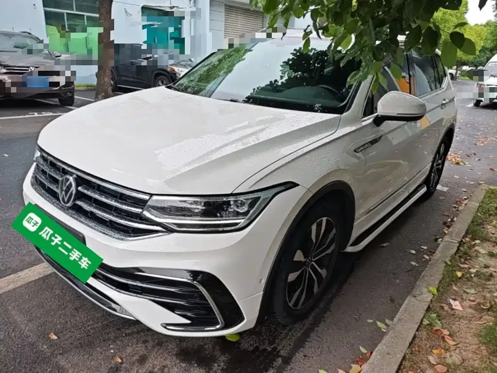 Volkswagen Tiguan L — фото 1