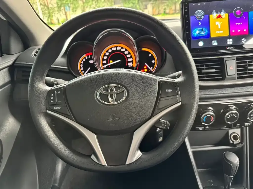 Toyota Yaris L — фото 6