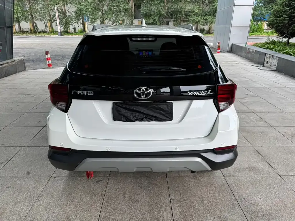Toyota Yaris L — фото 7