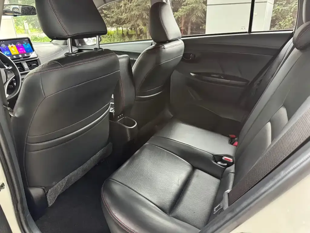 Toyota Yaris L — фото 4