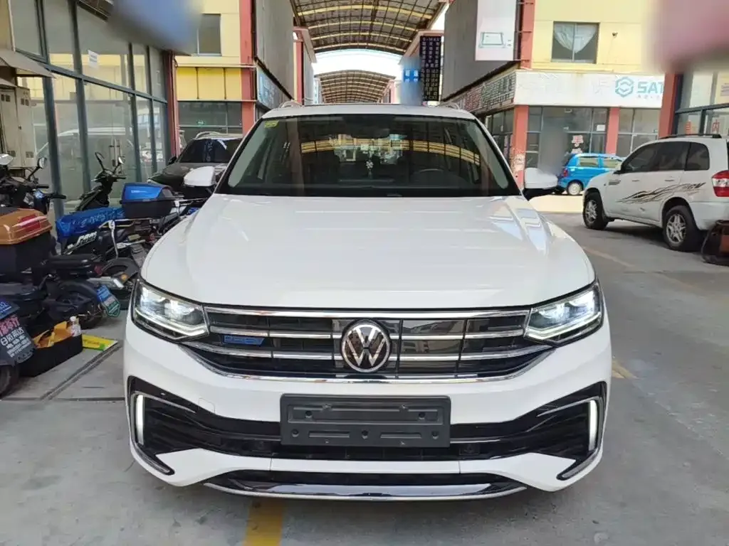 Volkswagen Tiguan L PHEV — фото 4
