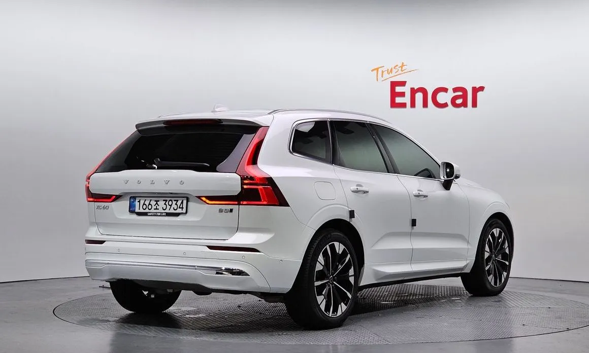 Volvo XC60 — фото 5